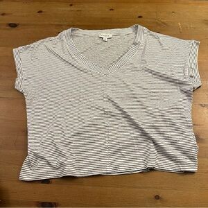 Evereve Perfect Tank Black and White Striped V-Neck Tee Tshirt Cozy Soft Medium